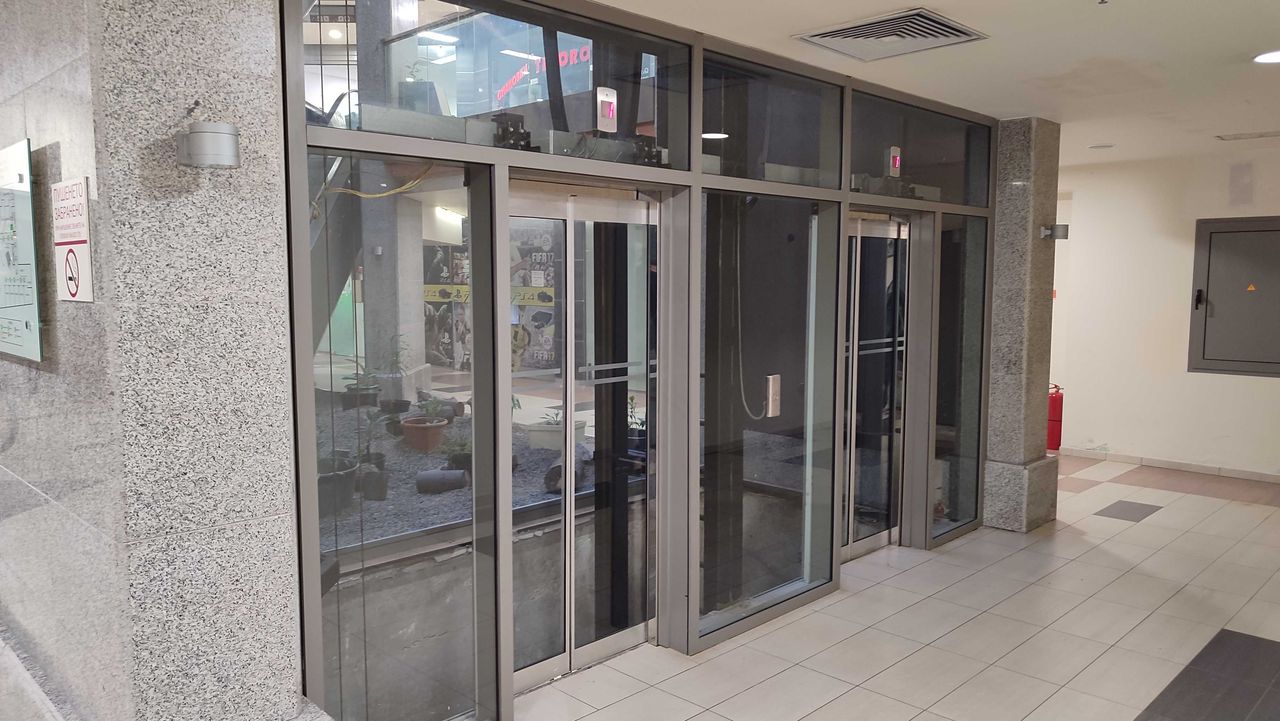 Продава се Магазин в Плевен, Идеален център - 28 кв.м за 328 €/кв.м - Снимка #5