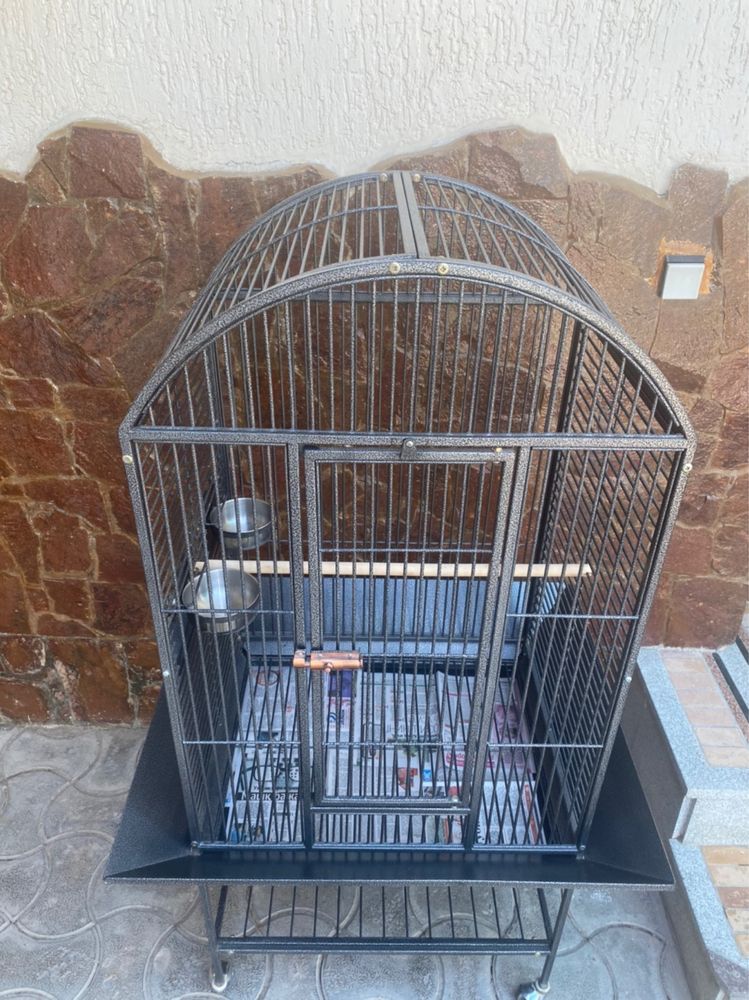 Продам клетку для крупных попугаев