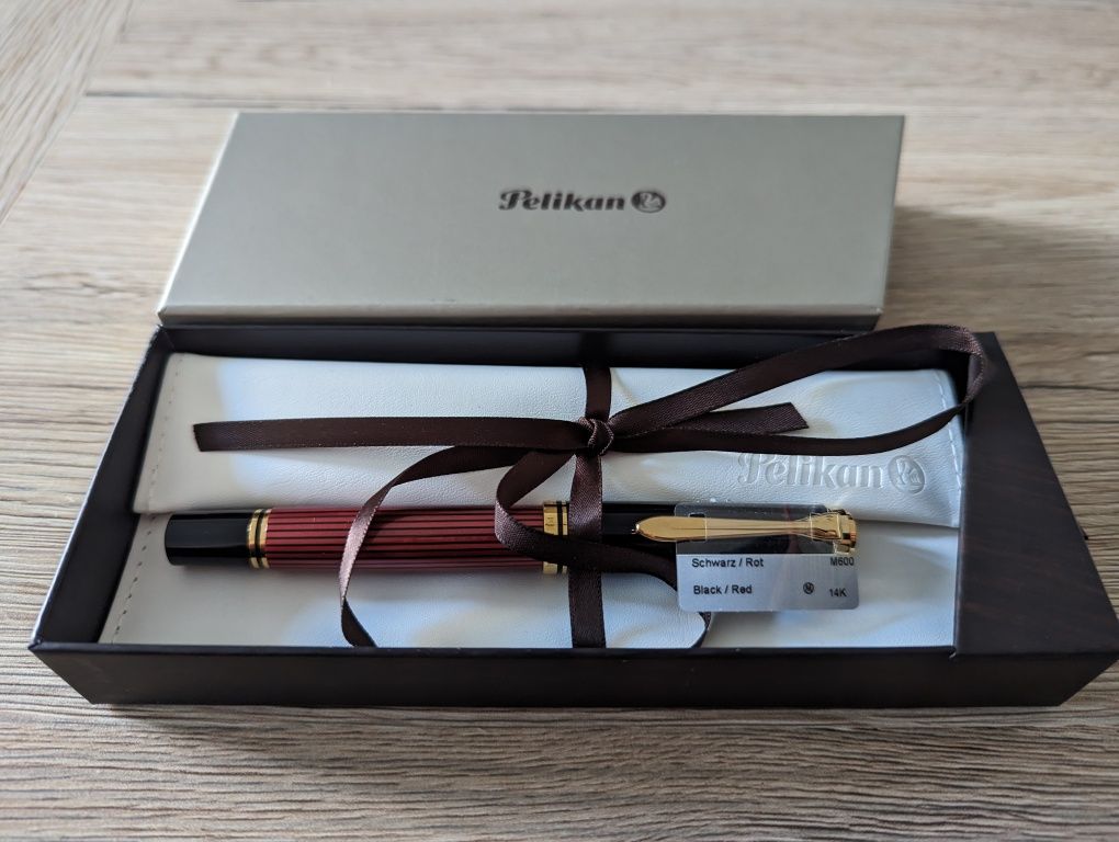 Stilouri Pelikan M 600, noi