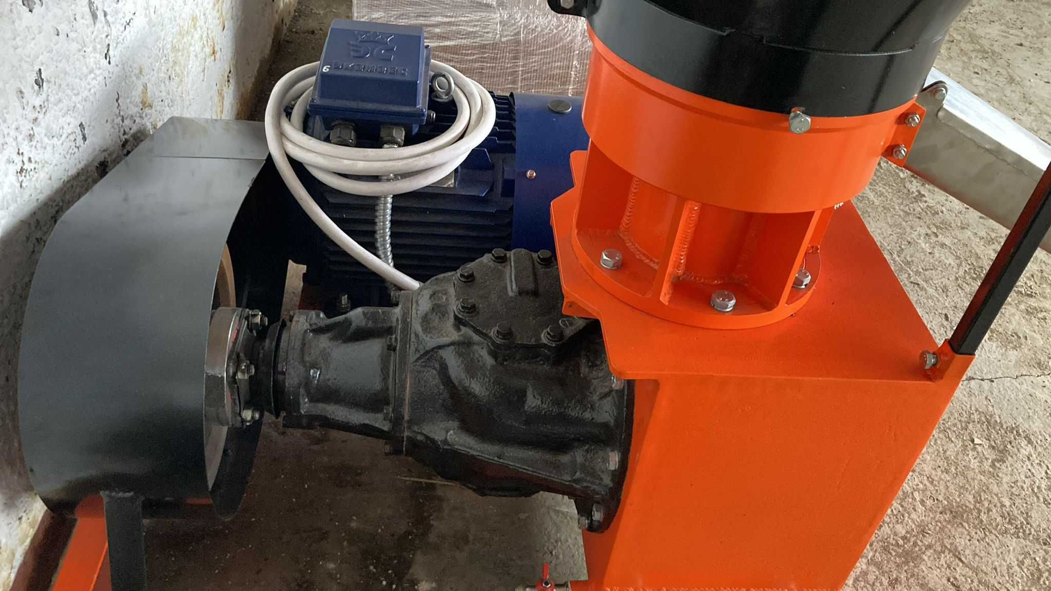 Masina de peleti GRAND 300 PRO Productivitate: max. 400kg/h NOU