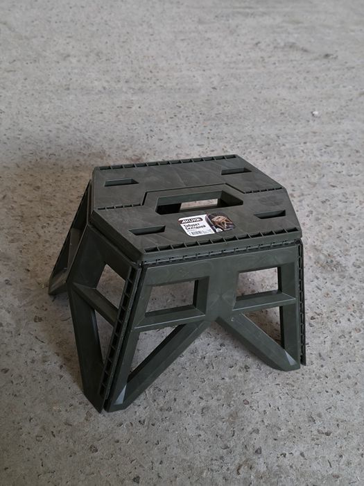 Йигма стул сотилади