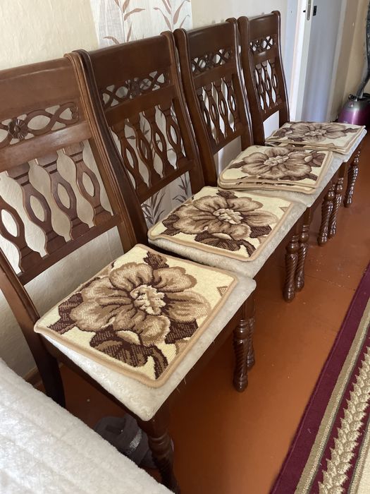 Стол со стульями