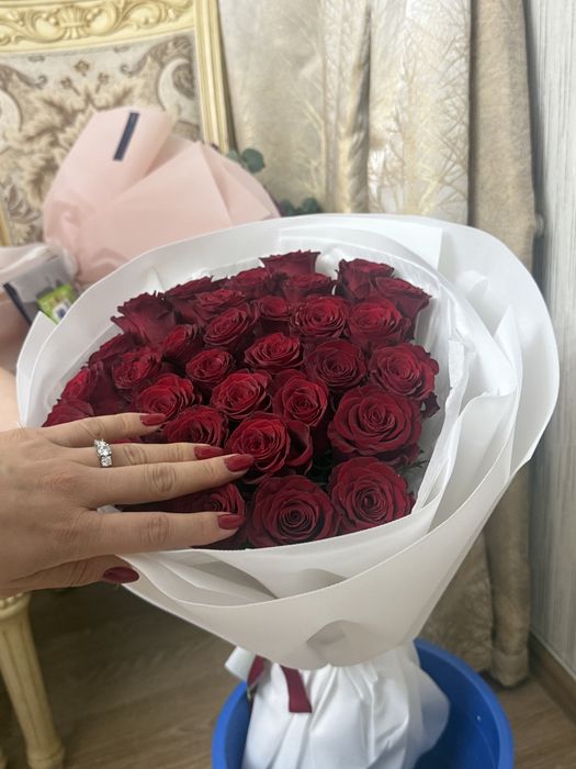 Букет цветов красных роз