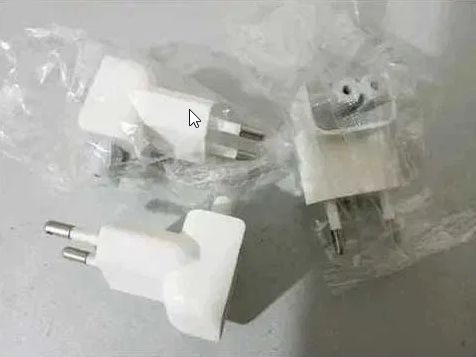 Евро-вилка на блок питания, на зарядку для макбука и зарядки сами.