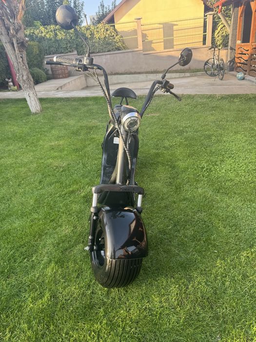 Vand scuter electric limitat la 25km/h