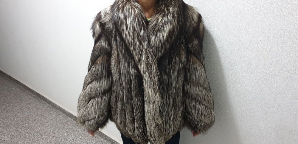 Haina blana naturala SAGA FOX  vulpe argintie