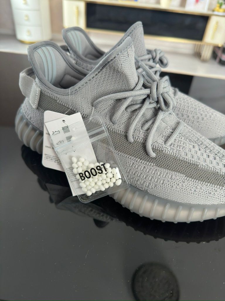 Adidasi premium Yeezy sireturi reflectorizante, gri sobolan - China