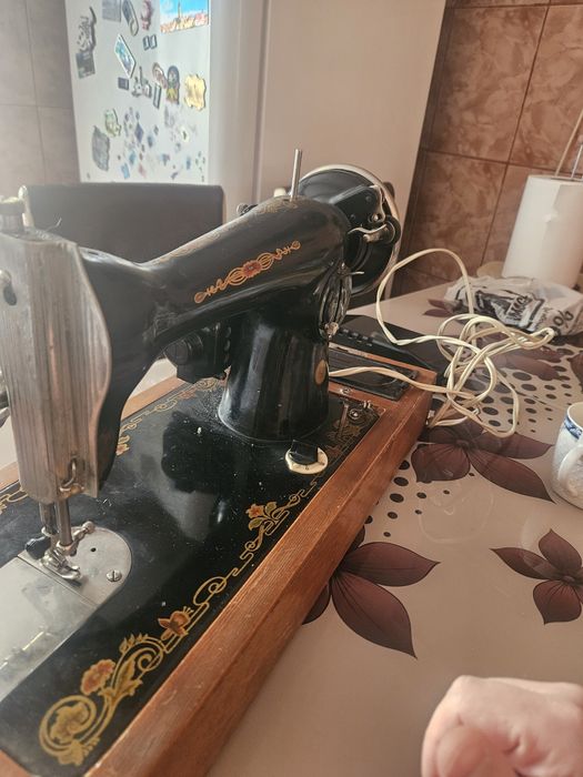 Masina de cusut ,electrica ,folosita