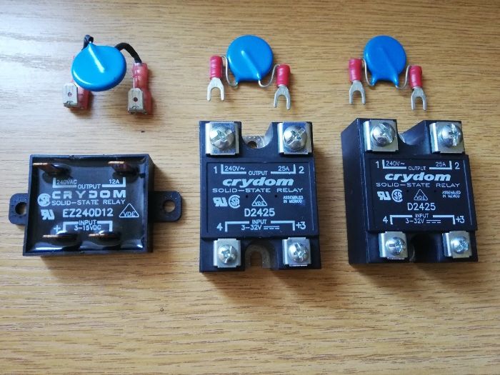 Solit State Relay Crydom 12 A - 25 A D2425 EZ240D12