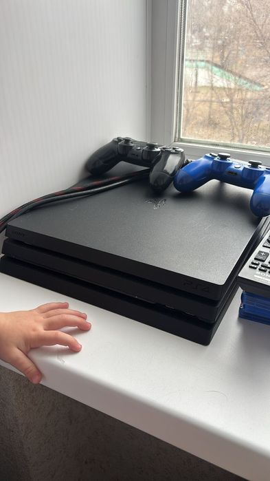 Продам PS4 Pro, плэйстейшин