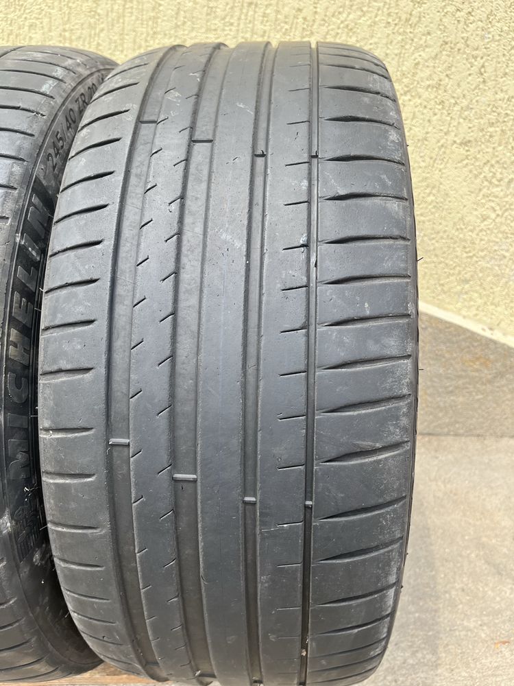 2 бр. летни гуми 245/40/20 Michelin DOT 4522 4,5-5 mm