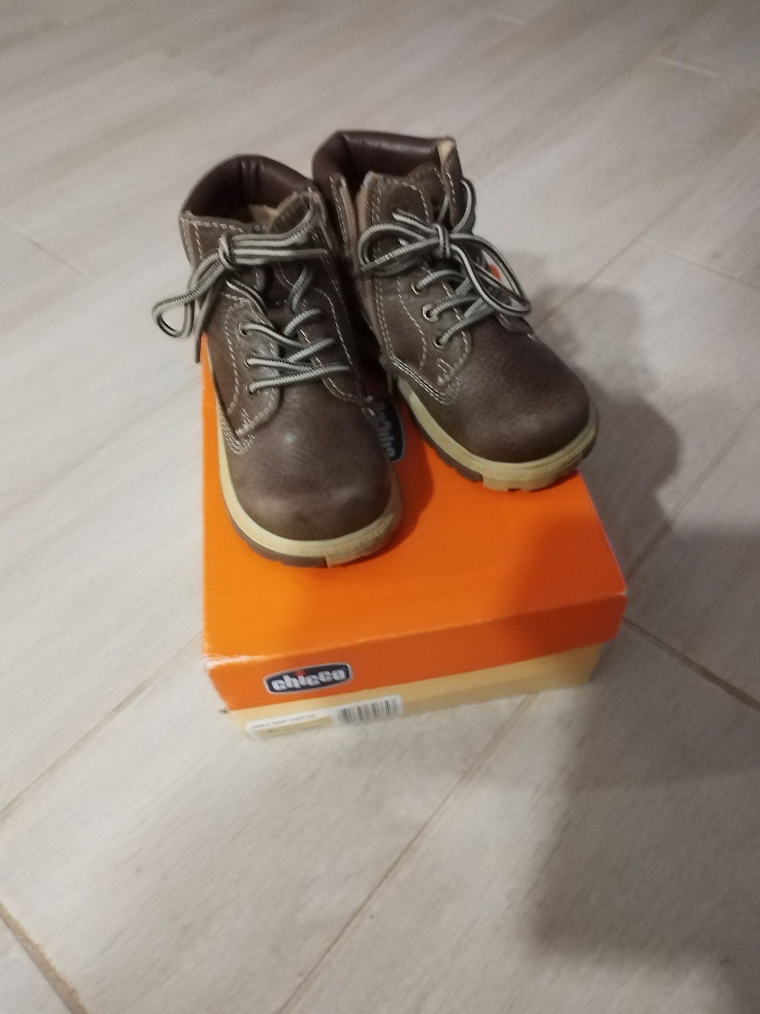 Детски боти Chicco