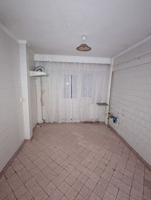 Apartament 3 camera de vanzare