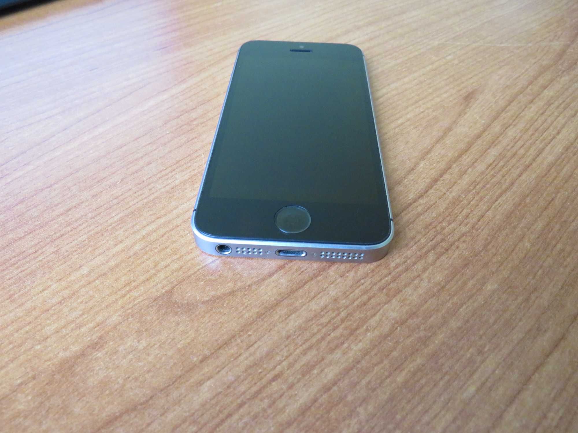 iPhone SE, 1st Generation 2016, 16GB Space Gray