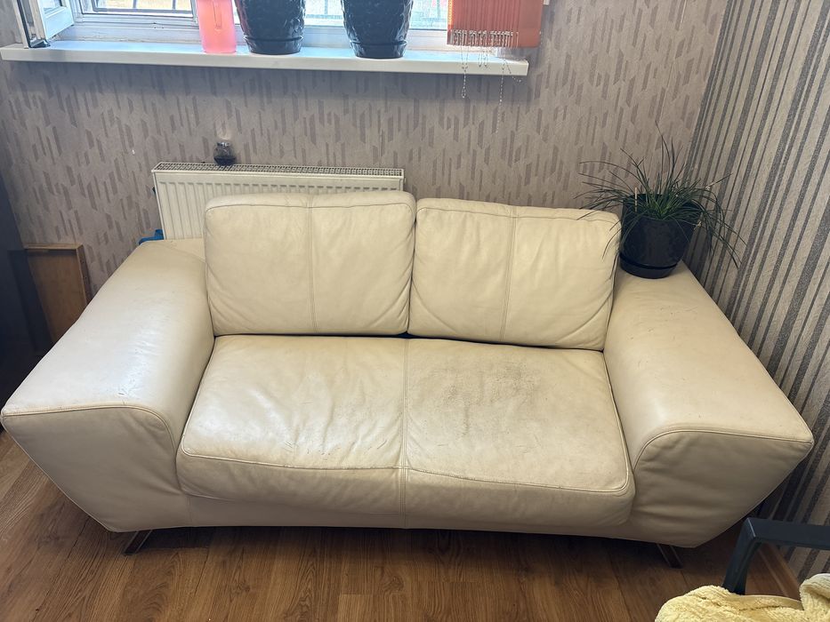 Диван коженный продам в нормальном состояние