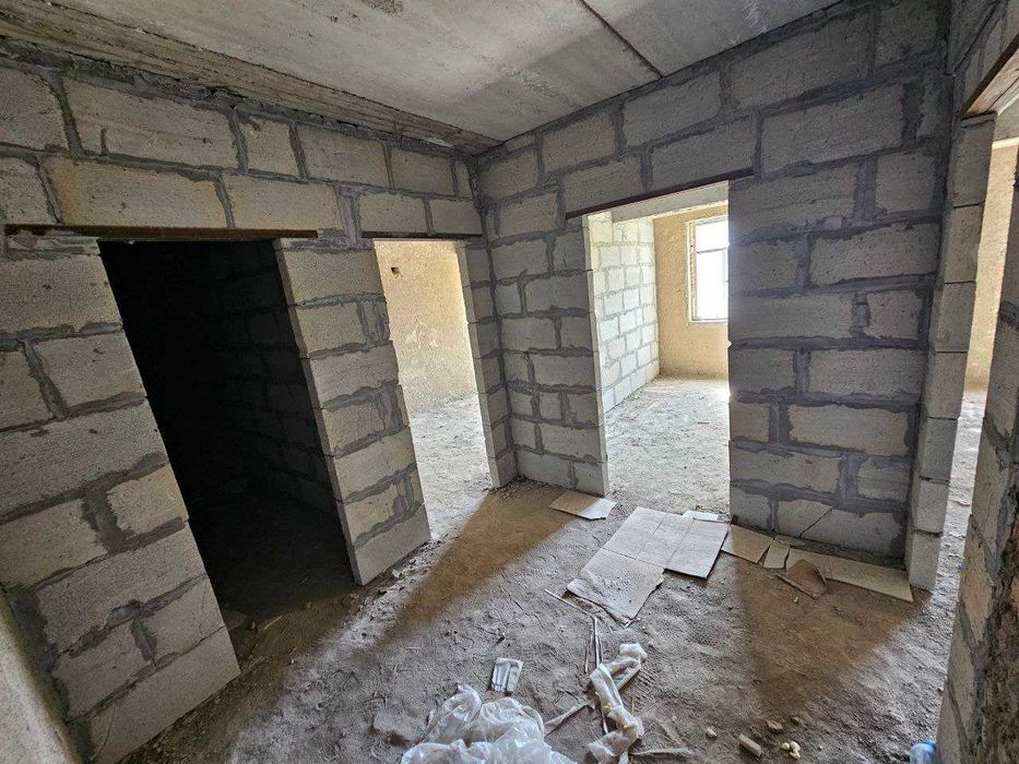 Самарканд шахрида 2 хонали, 2-қаватда жойлашган каропка уй сотиляпти
