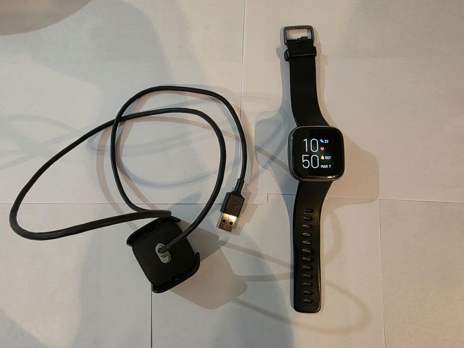 Fitbit Versa 2, cu încărcător
