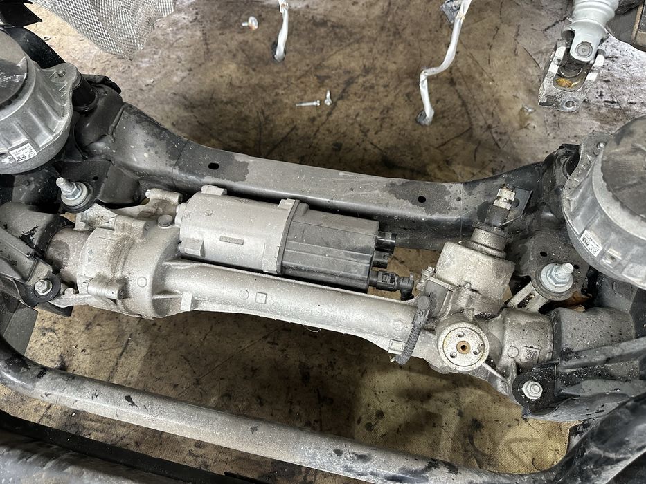 Електрохидравлична рейка за w205 Мерцедес C класа!