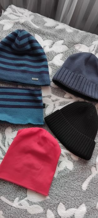 Шапка на мальчика 6-9лет (осень зима весна и есть еще много разного )