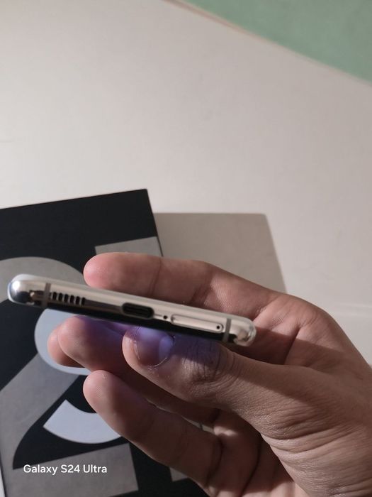 Samsung S21 256/8 в почти идеальном состоянии