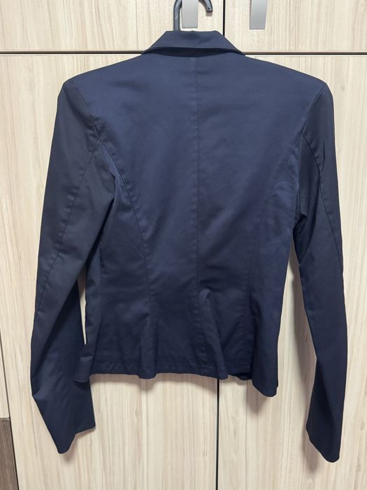 Късо дамско сако от сатен