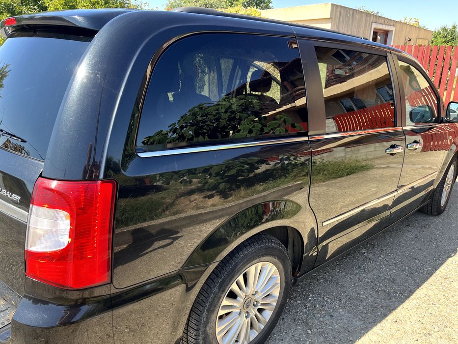 minibus Lancia Voyager 7 locuri