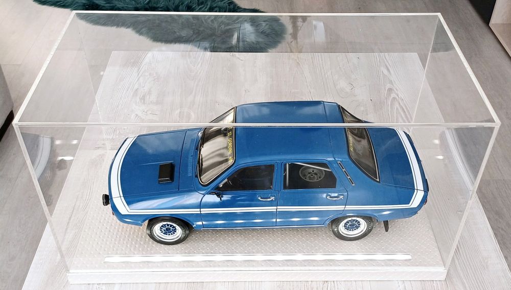 Vitrine machete auto, navomodele si aeromodele