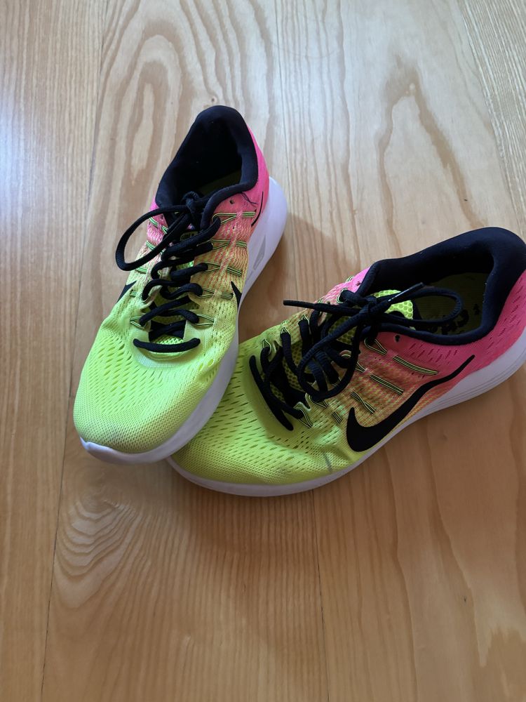 Nike маратонки многоцветни