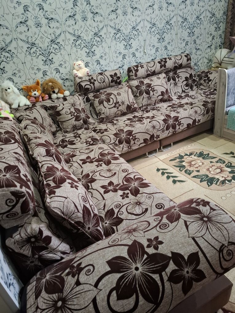 Продаётся диван угловой