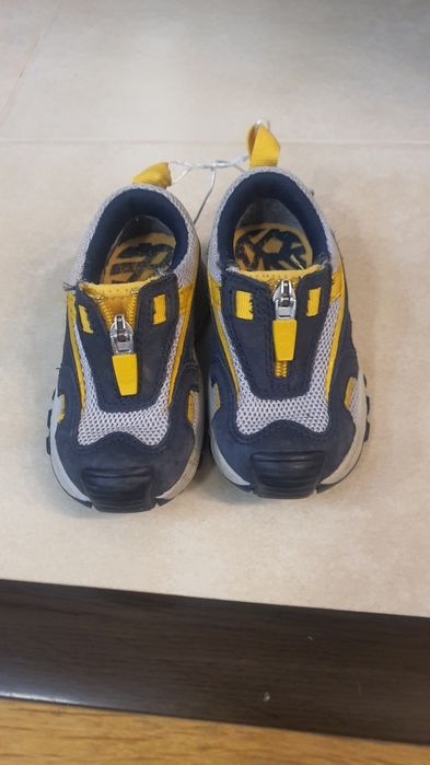 Маратонки, буйки и пантофи за момче