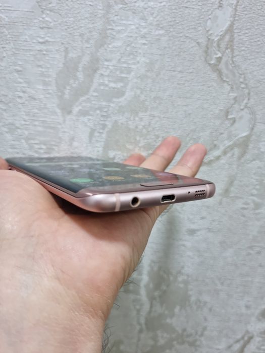 Продаю легендарный Samsung galaxy S 7 edge Gold память 4/32 Гб в идеал