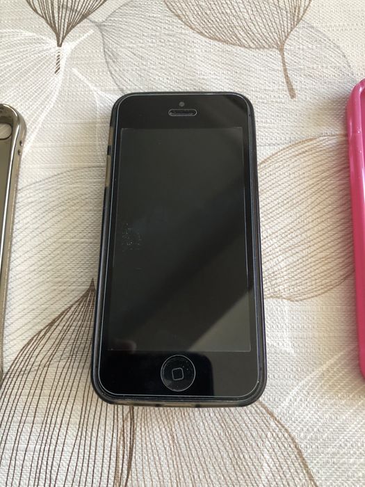 Телефон Apple IPhone 5