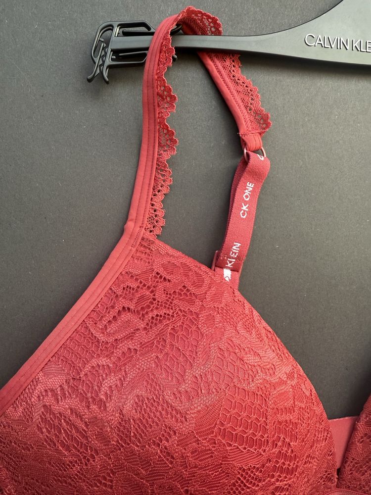 Червен сутиен Calvin Klein - M /85B/ дантела
