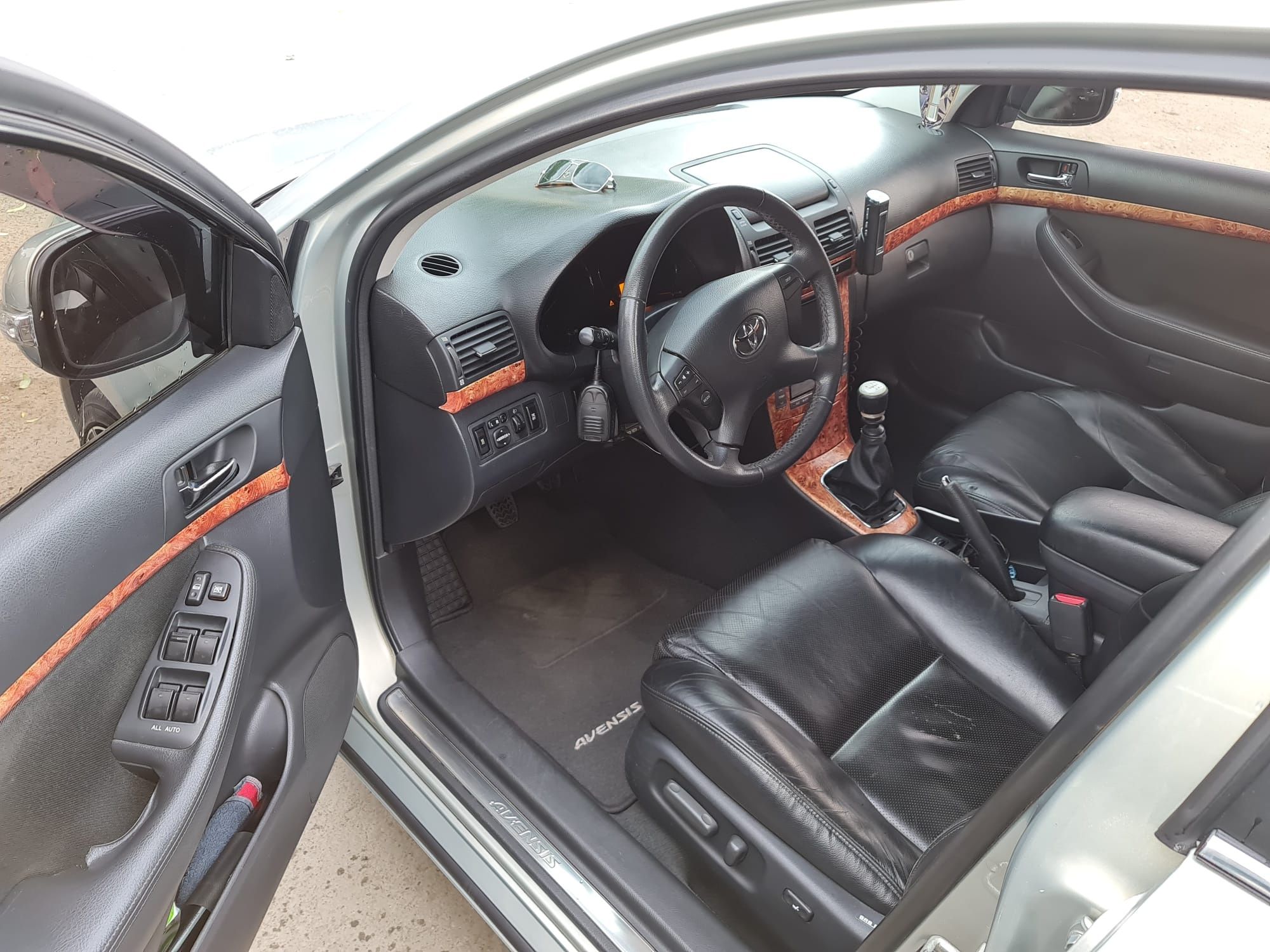 Dezmembrez Toyota Avensis T25  2008
