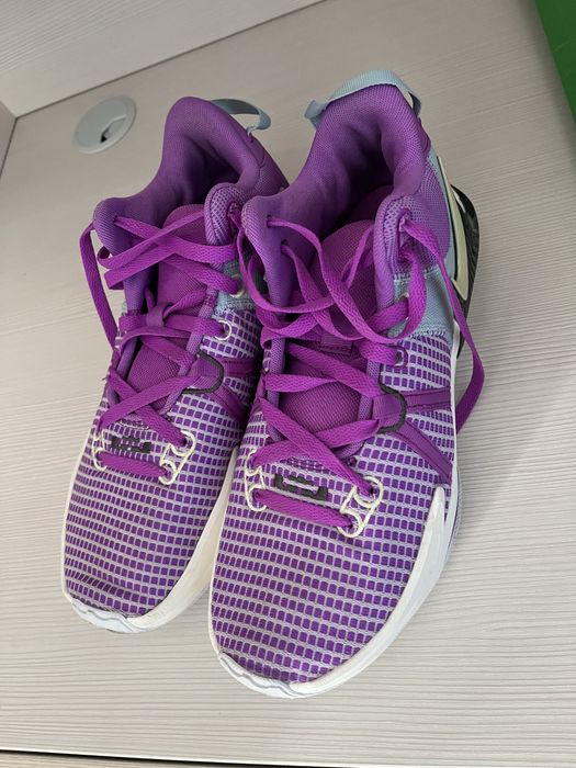 Papuci basket Nike Lebron Witness VII