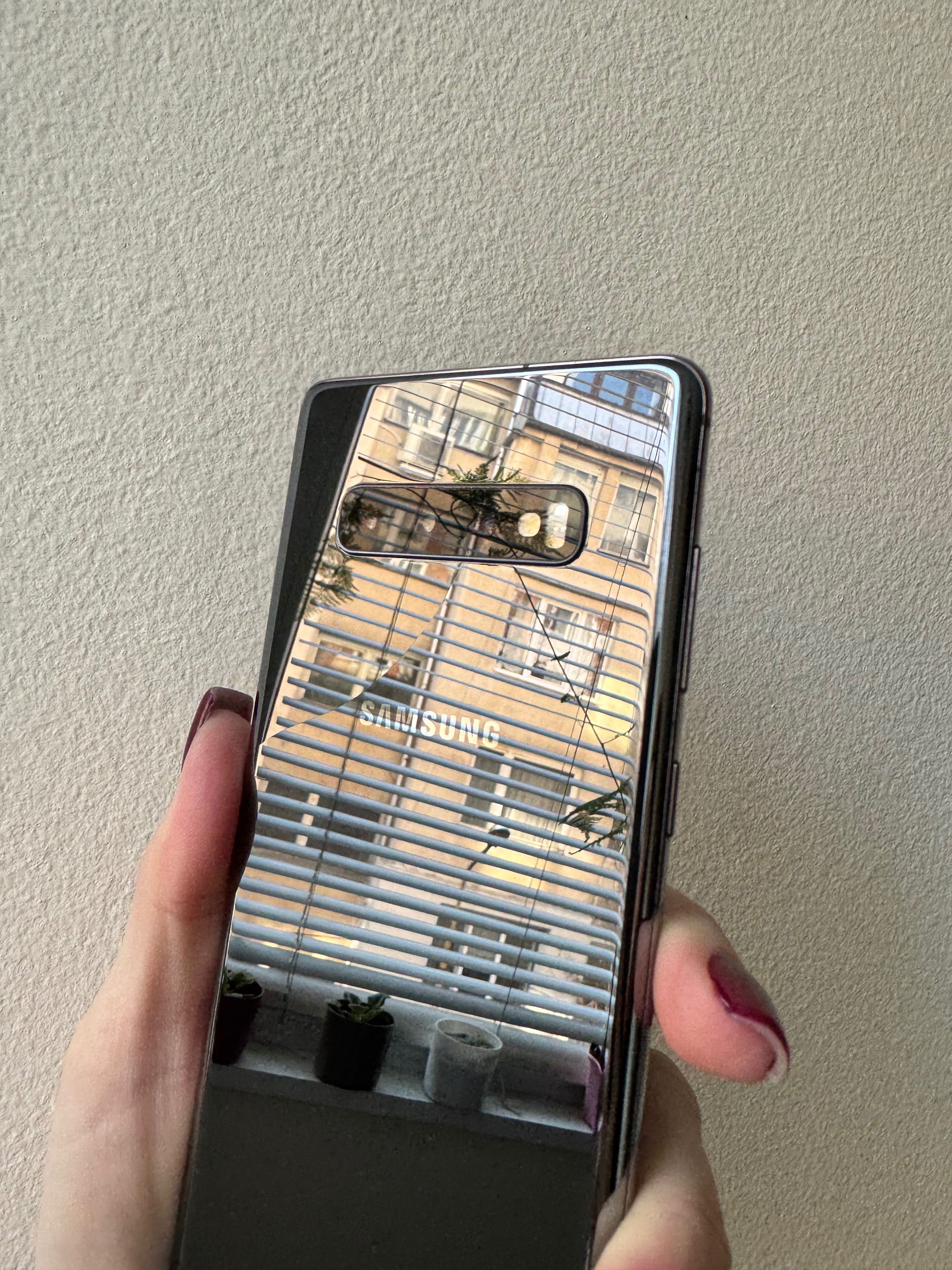 Телефон Samsung S10plus