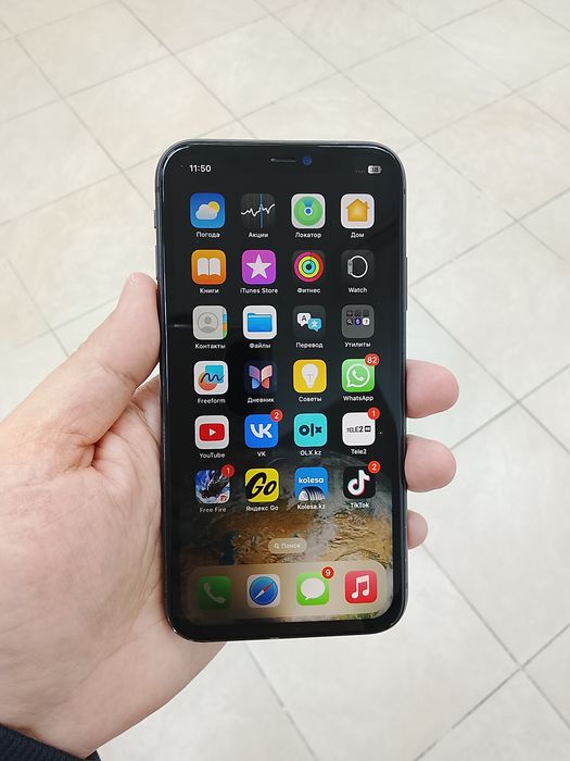 Продам Айфон 11.