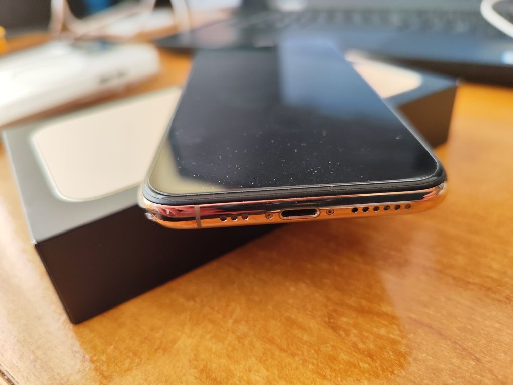 Iphone 11 Pro 256 GB Gold пълен комплект+протектори+кейс Батерия 100%