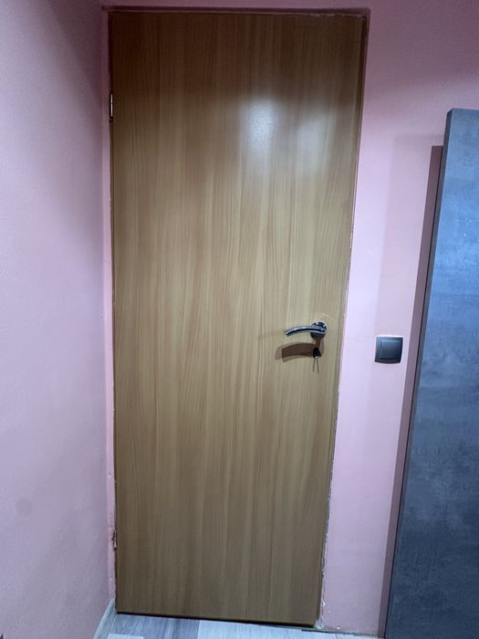 Vand cele doua usi din imagine