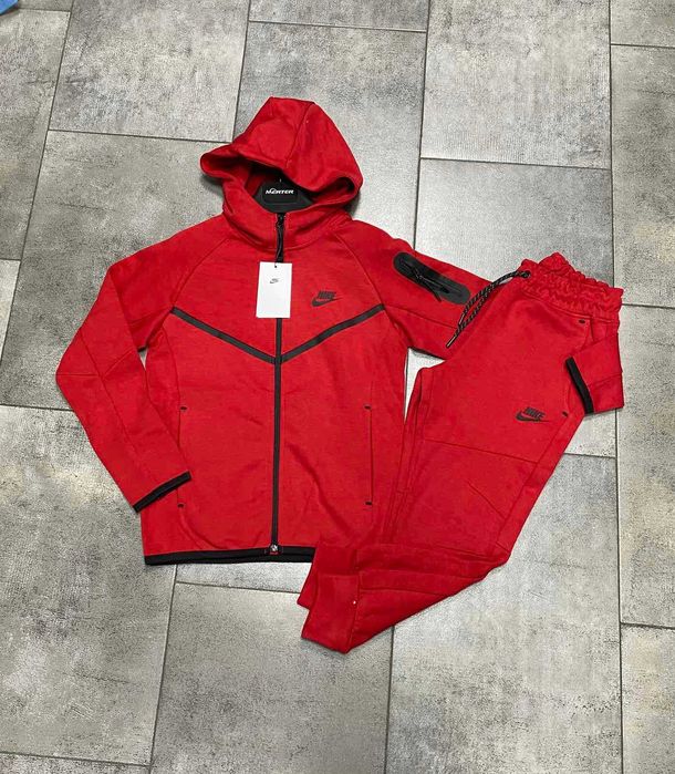 Детски Екипи NikeTech (10-17г)