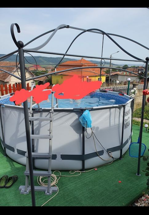 Vând piscina de grădină bestway 366/122