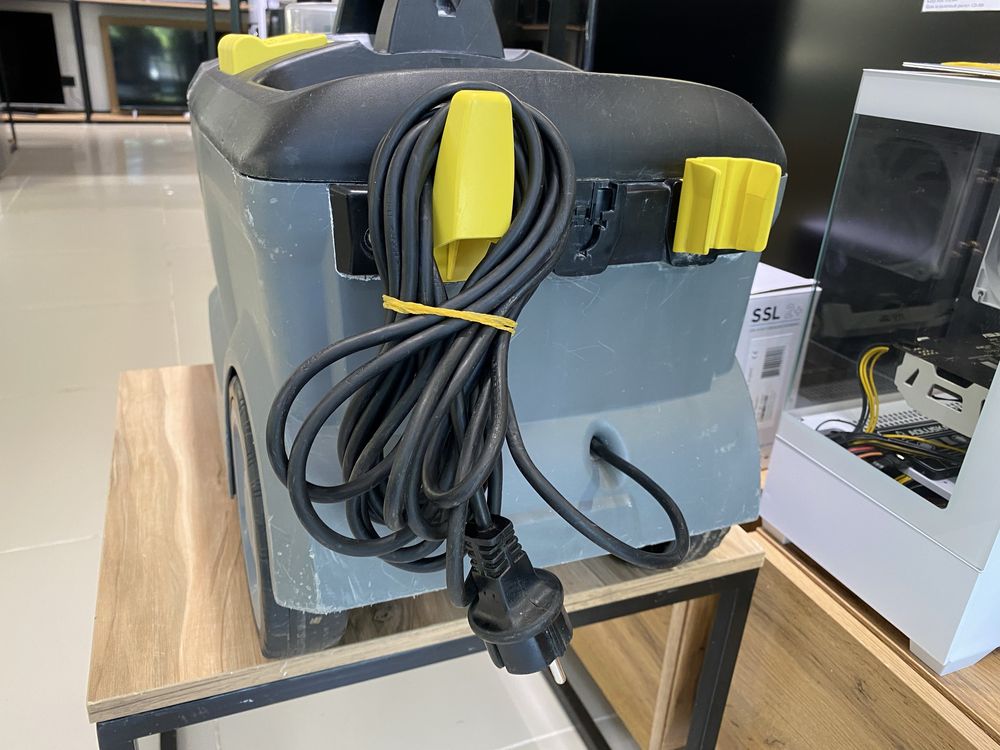 Моющий профессиональный пылесос Karcher Puzzi 10/1, 10150/A10