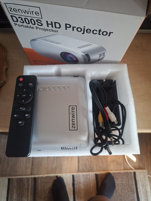 Vând video proiector