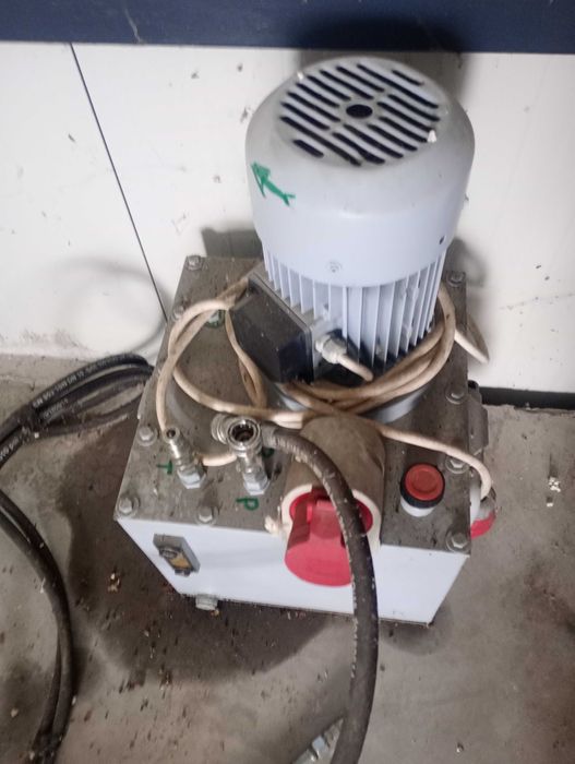 Presa hidraulica pentru earthship, constructii