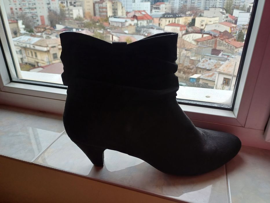 Ghete 42 piele întoarsă Noi