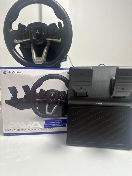 Vand Ps4 1TB cu9 jocuri volan si pedale