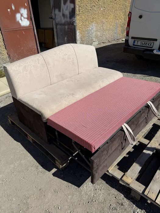 Малък разтегателен диван