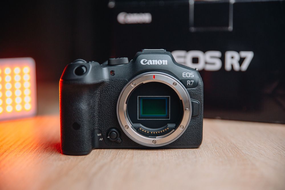 Canon EOS R7 cu garanție 18 luni