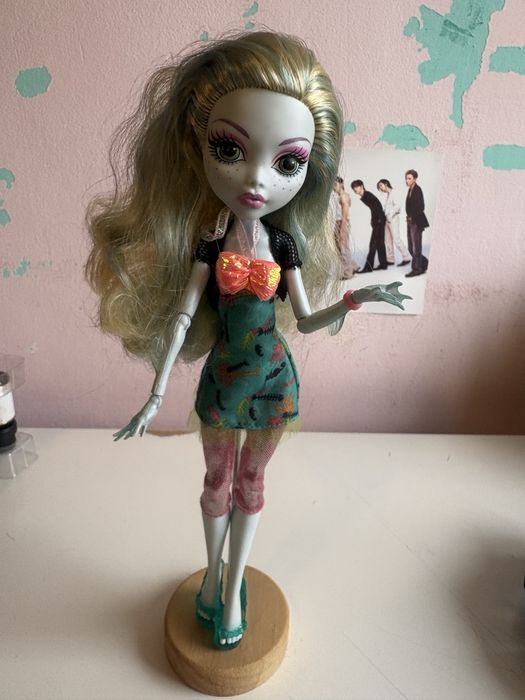 papusi monster high , bratz