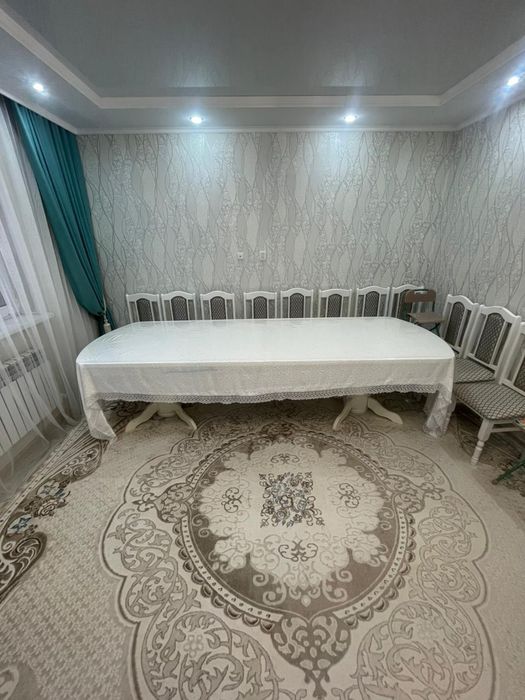 Стол стульями отл